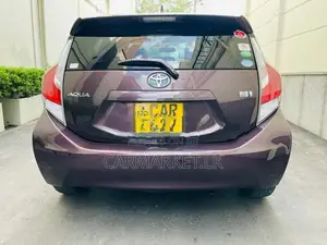 Toyota Aqua S Grade 2015