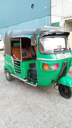 Bajaj RE 2013