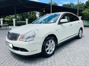 Nissan Bluebird Sphy 2012