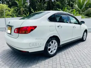Nissan Bluebird Sphy 2012
