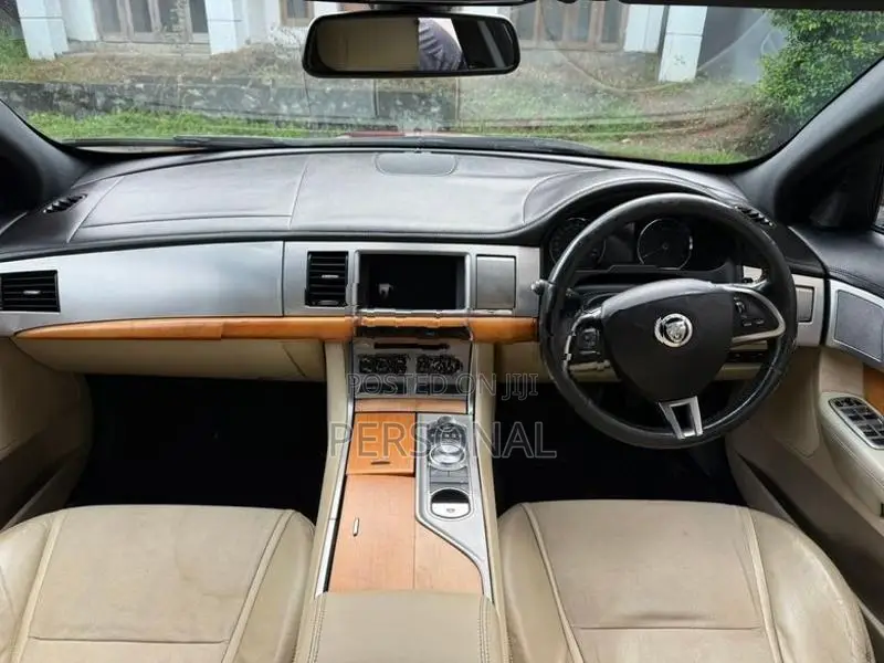 Jaguar XF Turbo 2013
