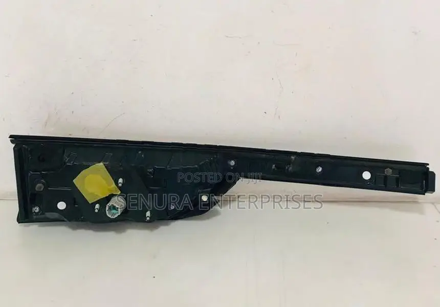 Nissan Note E13 Dicky Garnish Rh