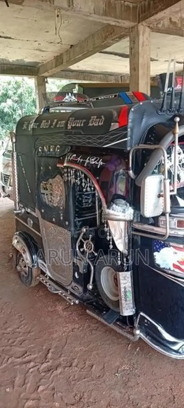 Bajaj RE 2017