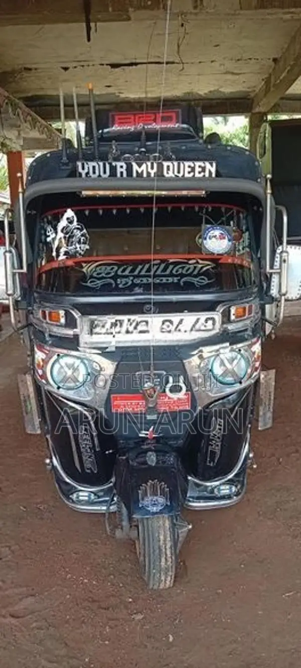 Bajaj RE 2017