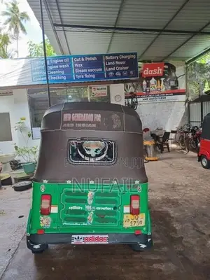 Bajaj RE 2005