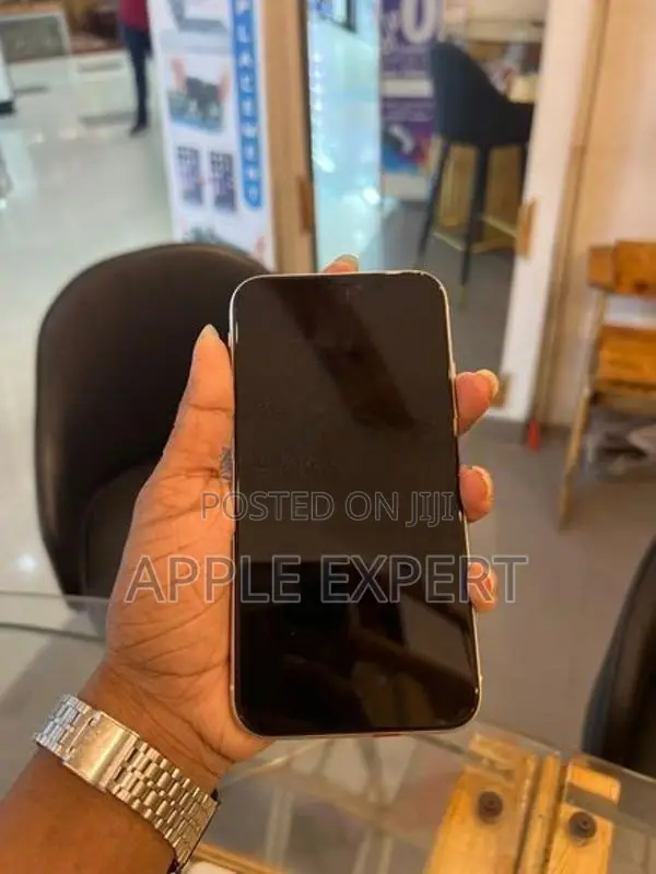 Apple iPhone 11 (Used)