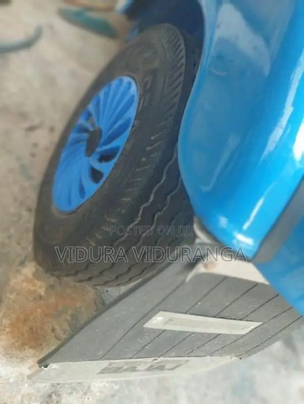 Bajaj RE 2005