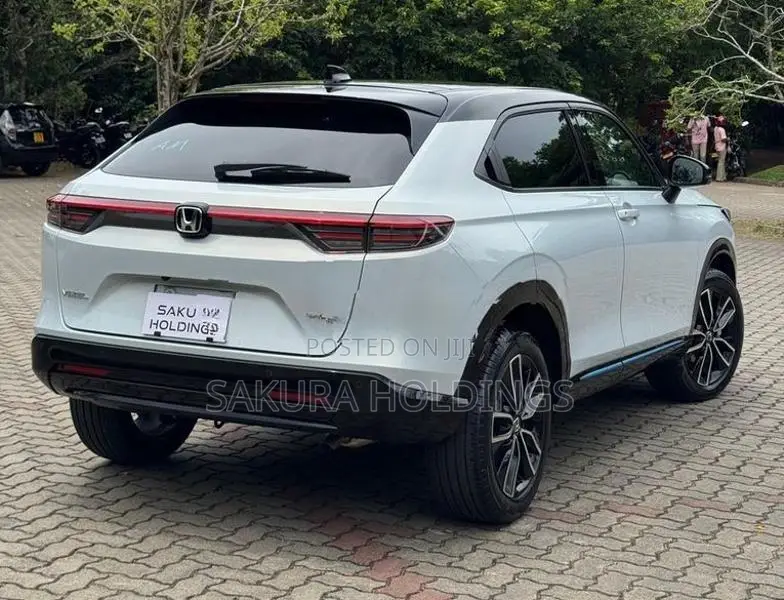 Honda Vezel Z Play Moonroof 2025
