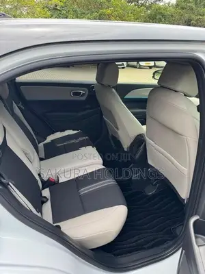 Honda Vezel Z Play Moonroof 2025