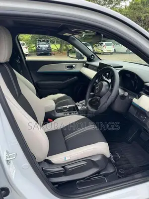 Honda Vezel Z Play Moonroof 2025