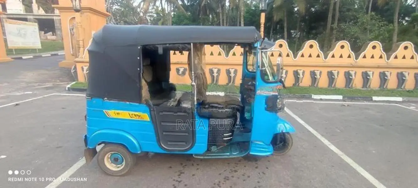 Bajaj RE 2016
