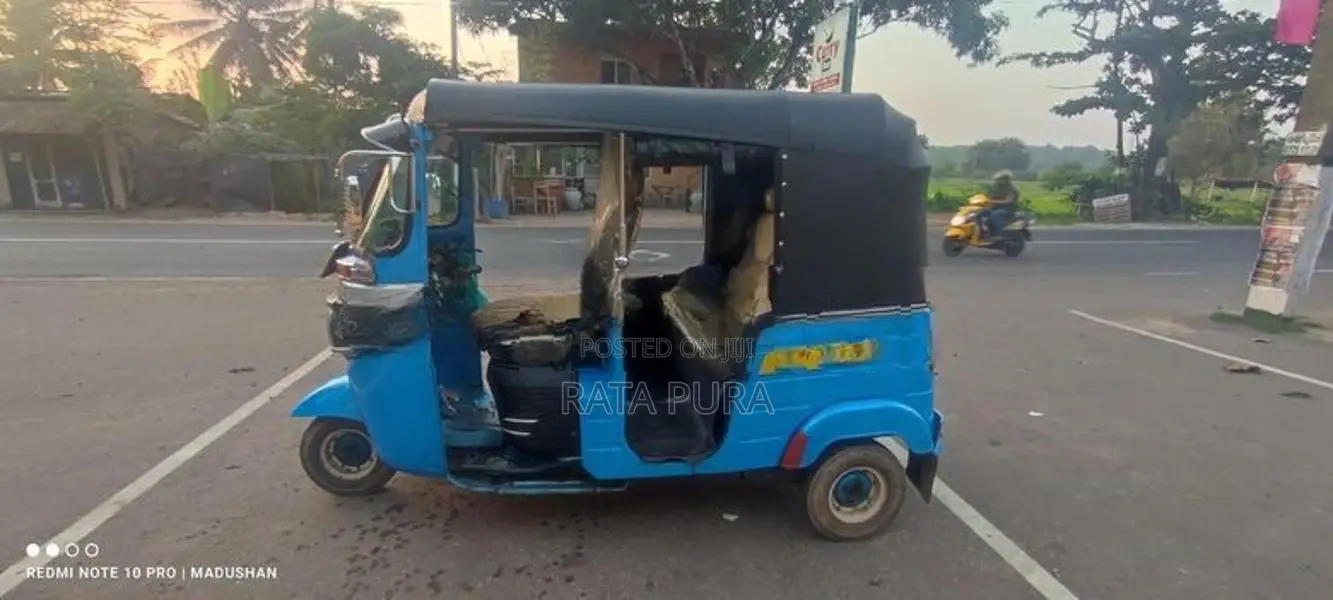 Bajaj RE 2016