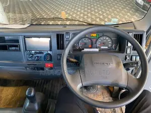 Isuzu Elf WIDE SPACE 2018