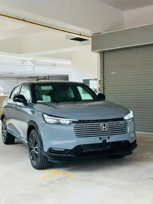 Honda Vezel Z PLAY MOON ROOF 2025