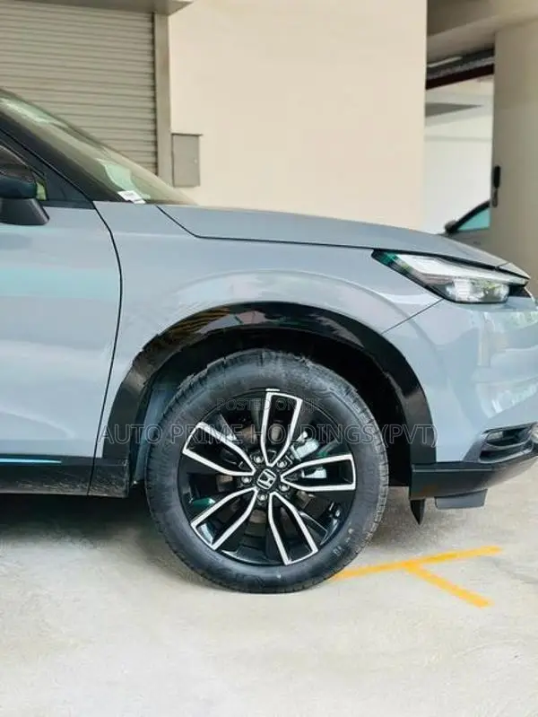 Honda Vezel Z PLAY MOON ROOF 2025