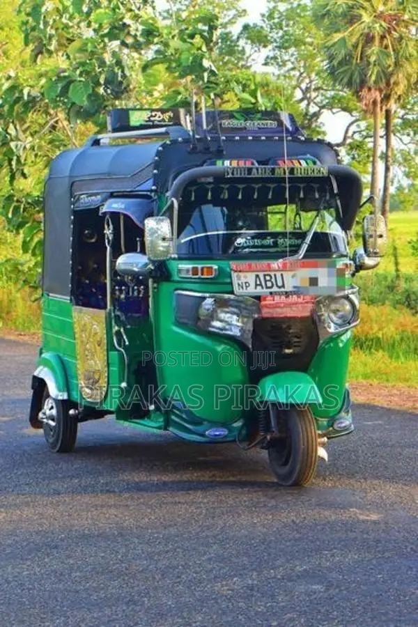 Bajaj RE 2019