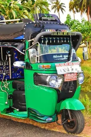 Bajaj RE 2019