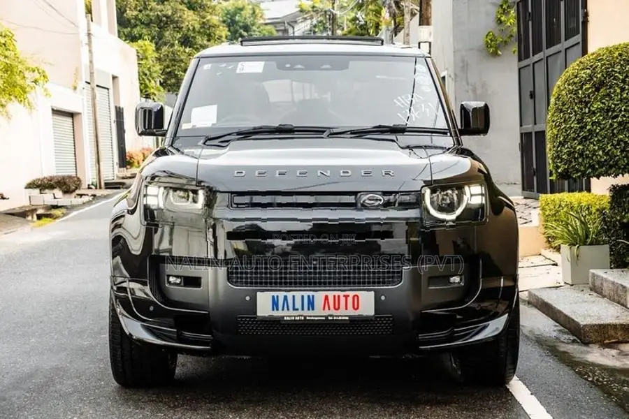 Land Rover Defender P300 X-DYNAMIC 2026