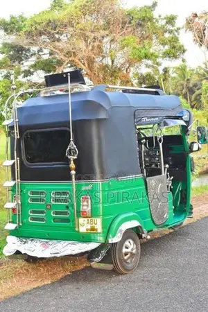 Bajaj RE 2019