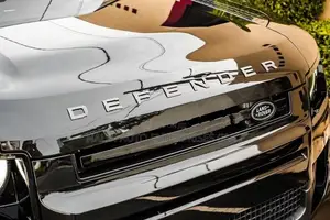 Land Rover Defender P300 X-DYNAMIC 2026