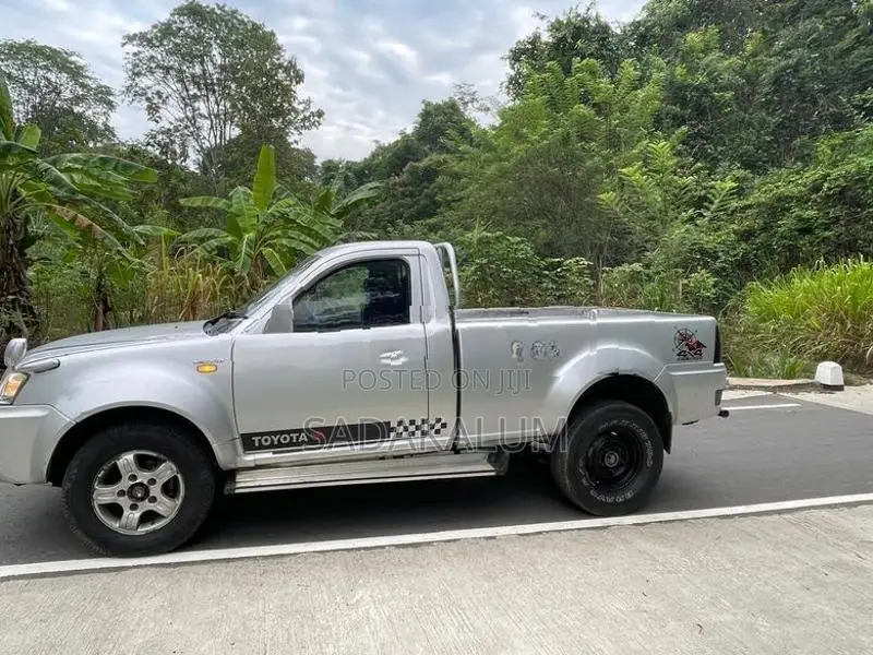 Tata Xenon 2008