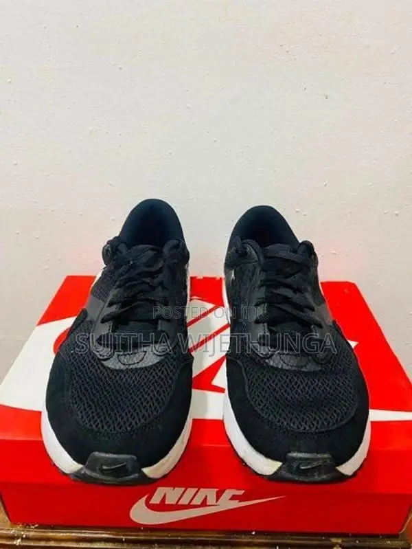Nike Air Max SYSTM Black/White Used (Brand New Condition) With Box