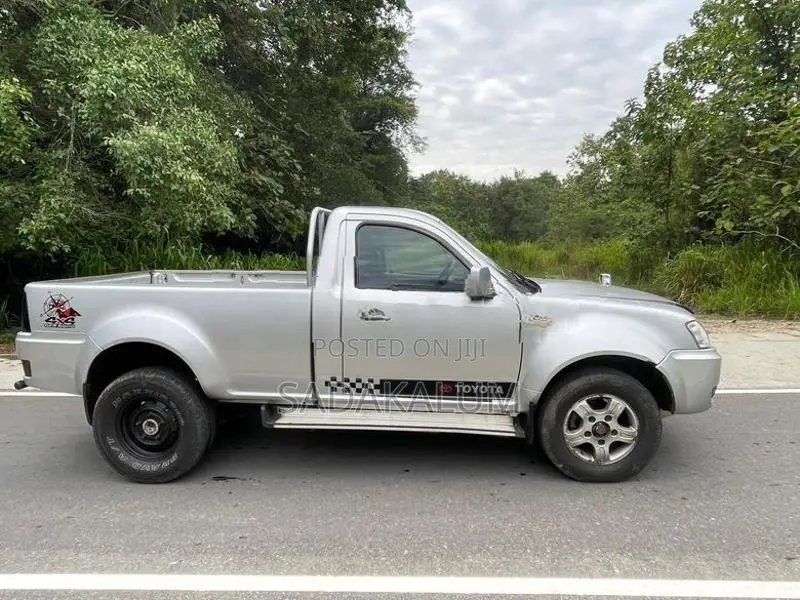 Tata Xenon 2008