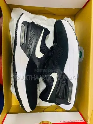 Nike Air Max SYSTM Black/White Used (Brand New Condition) With Box