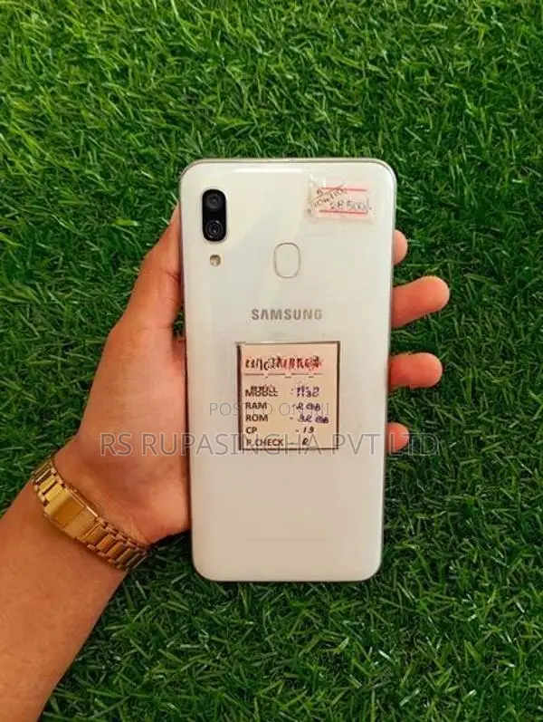 Samsung Galaxy A30 2GB / 32GB (Used)