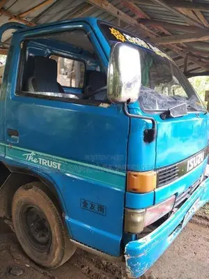 Isuzu Elf 1986