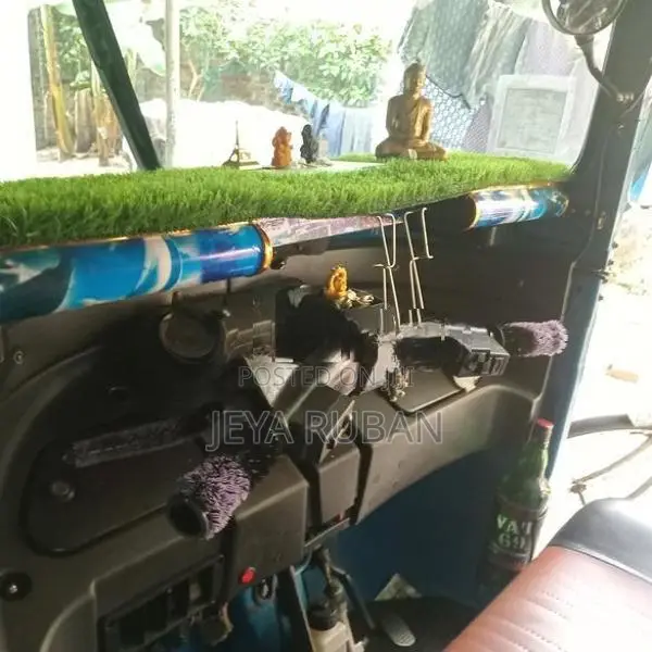 Bajaj RE 2015