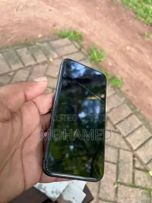 Apple iPhone 11 (Used)
