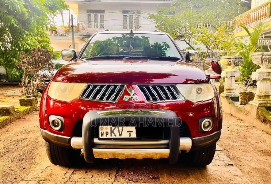 Mitsubishi Montero Sport 2012