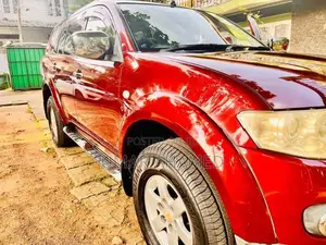 Mitsubishi Montero Sport 2012