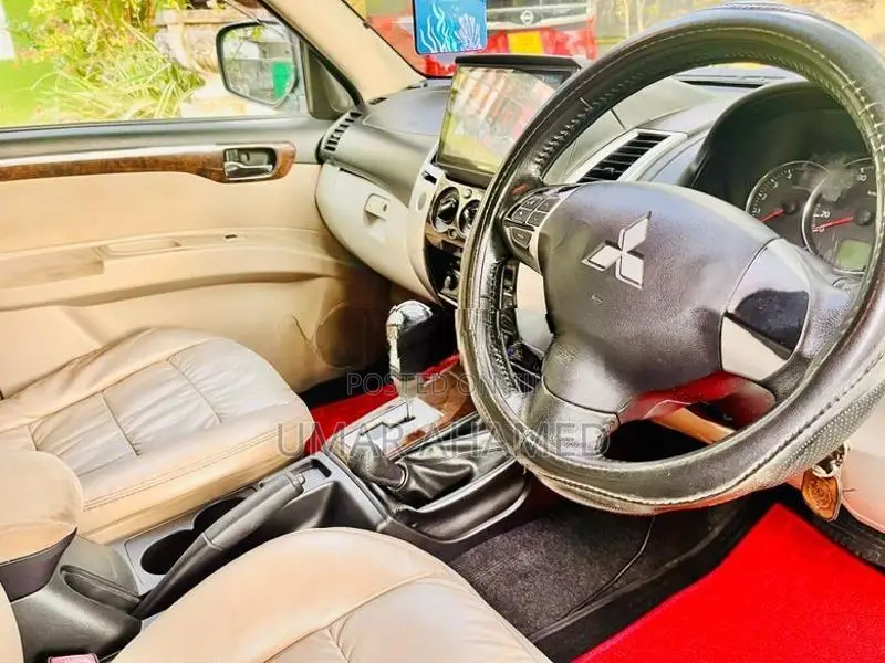Mitsubishi Montero Sport 2012
