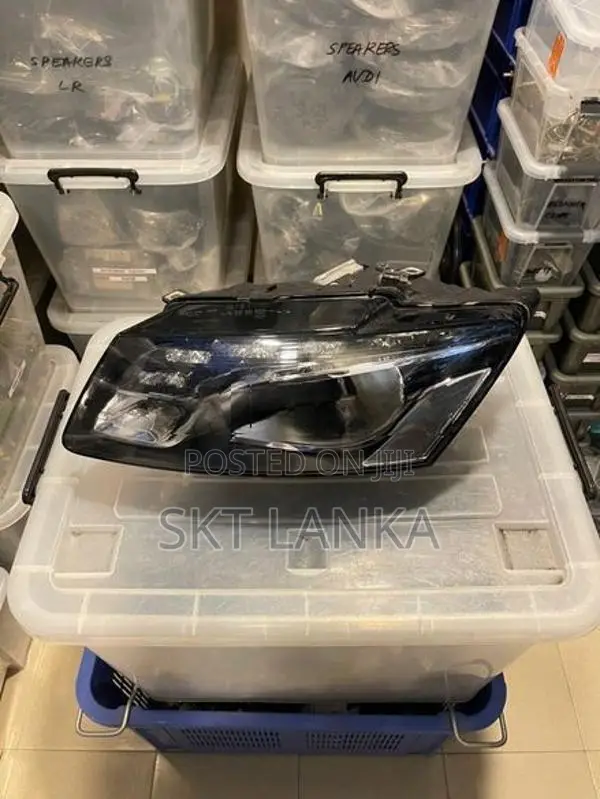Genuine Audi Q5 2011 passenger XENON headlight Q2 Q3 Q7 A1 A3