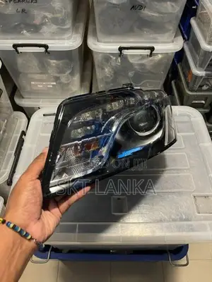 Genuine Audi Q5 2011 passenger XENON headlight Q2 Q3 Q7 A1 A3
