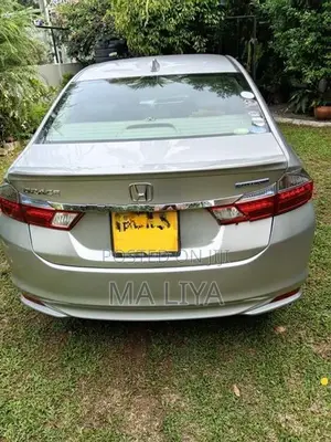 Honda Grace 2016