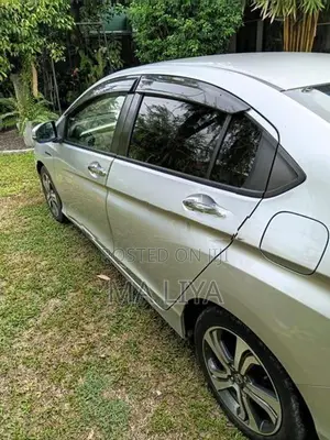Honda Grace 2016