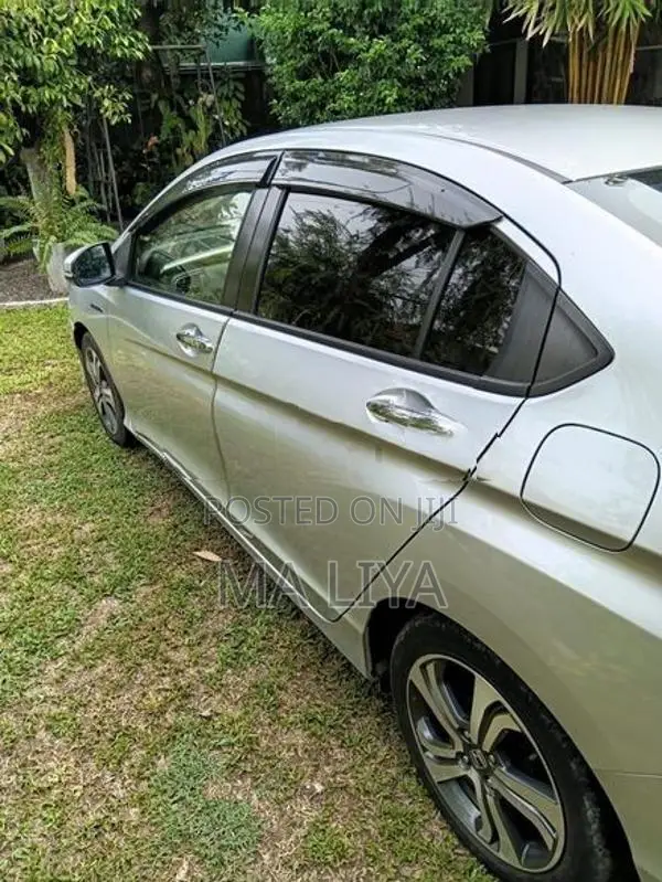 Honda Grace 2016