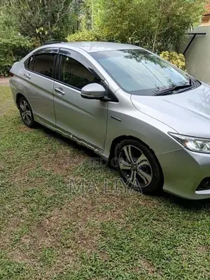 Honda Grace 2016