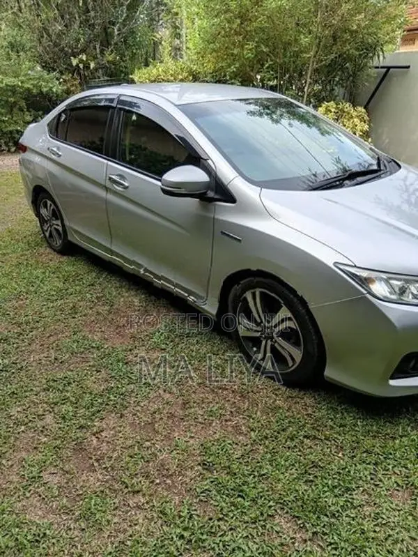 Honda Grace 2016