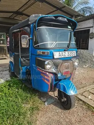 Bajaj RE 2015