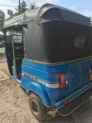 Bajaj RE 2015