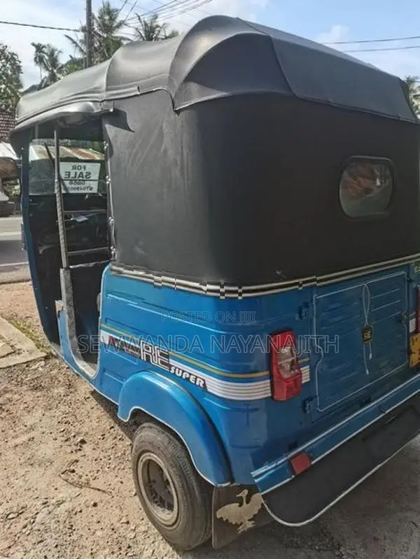 Bajaj RE 2015