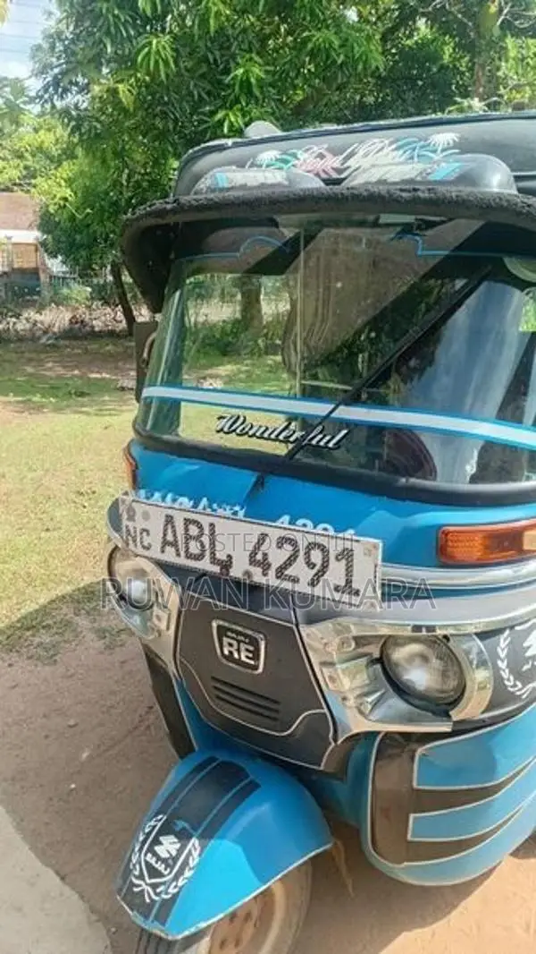 Bajaj RE 2016