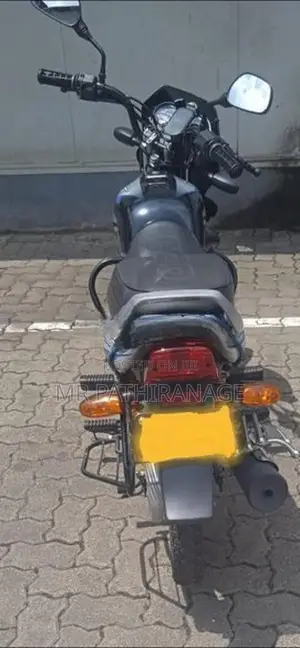 Bajaj CT100 2025