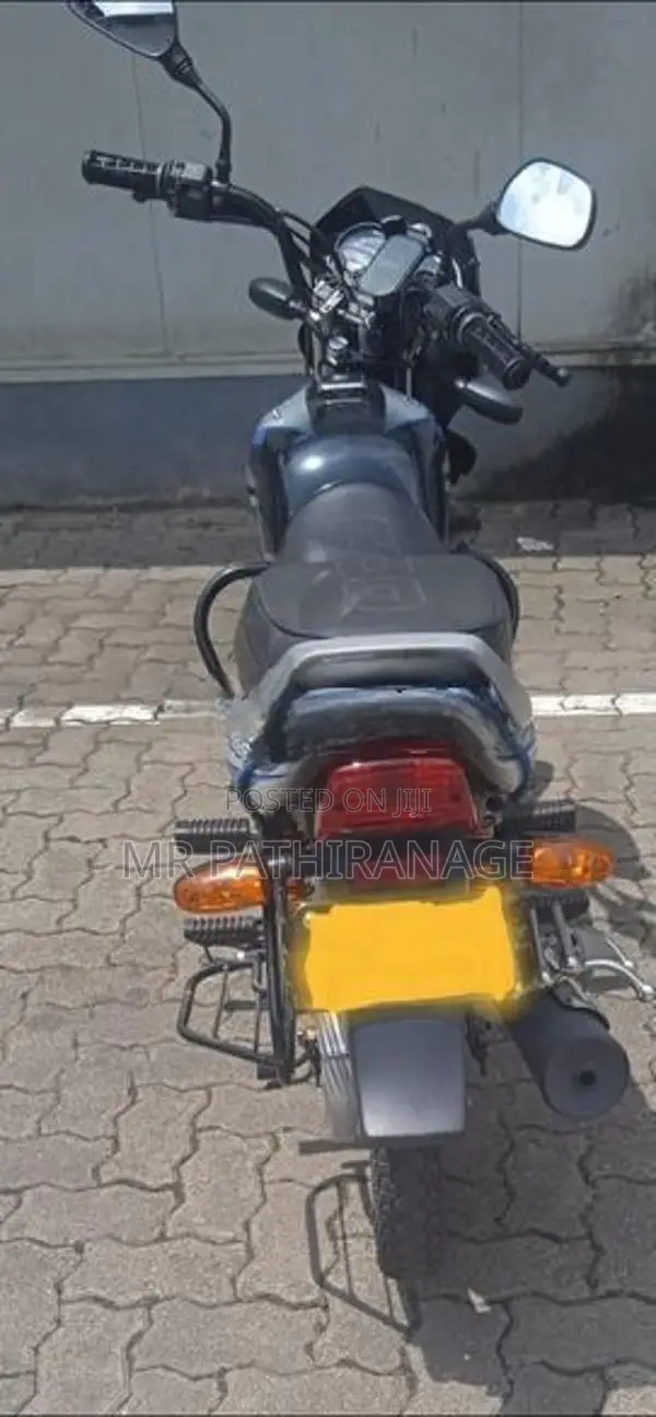 Bajaj CT100 2025