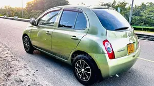 Nissan March 2002