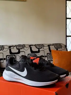 Nike Revolution 7 shoes